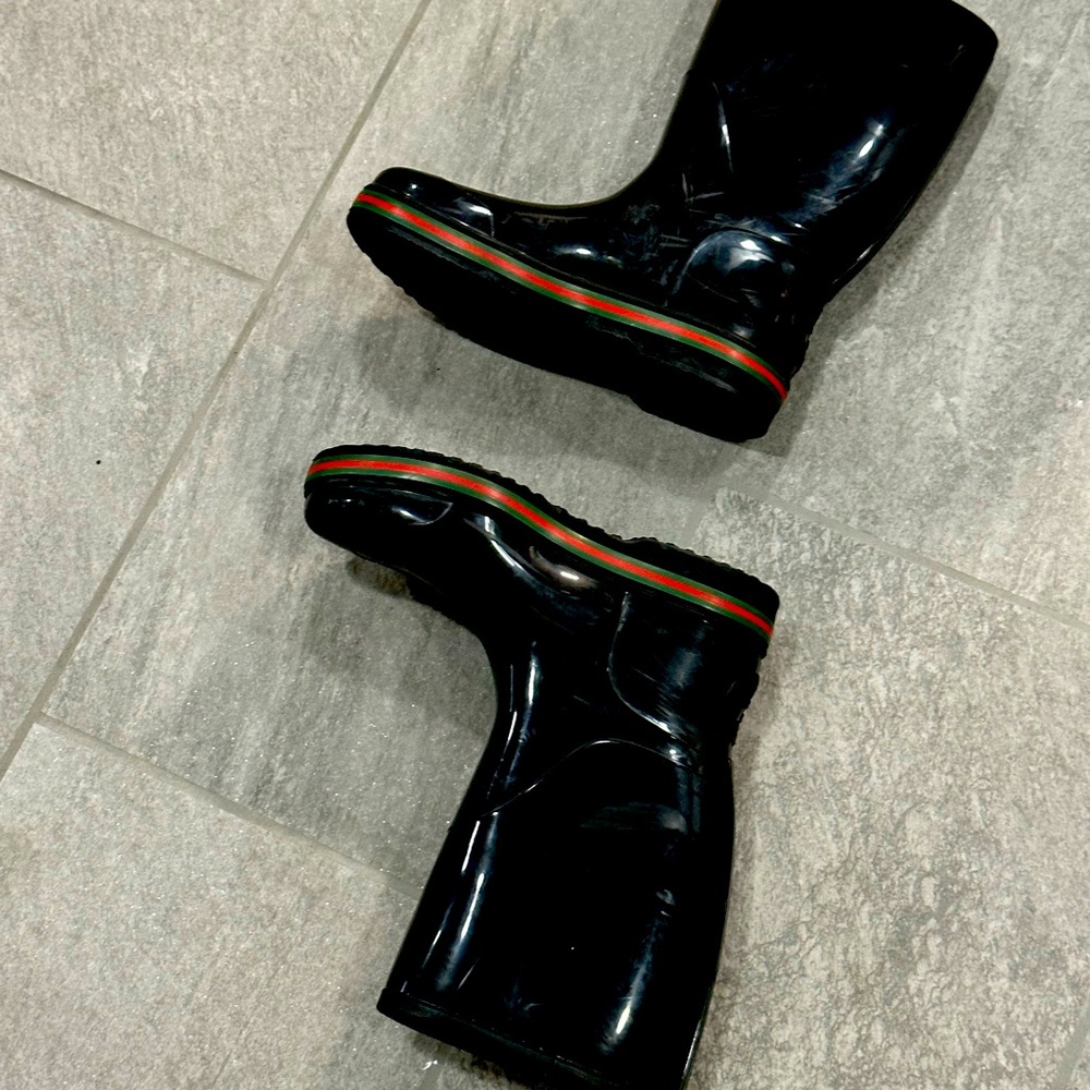 Black Gucci rain boots size 8 good condition